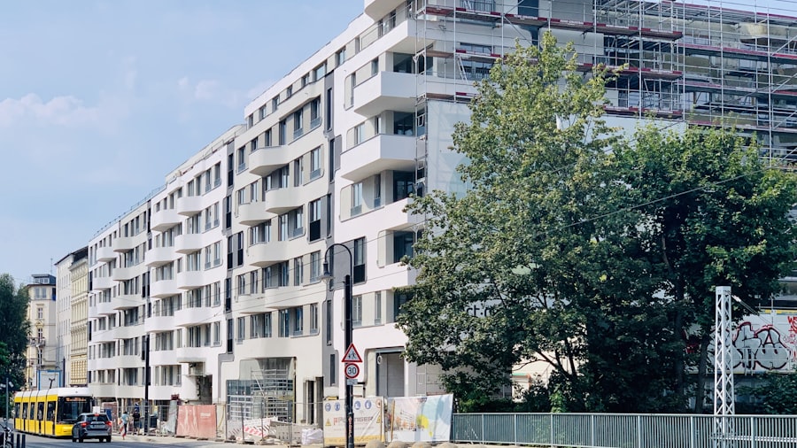 Neubauprojekt eines Bauträgers im Bau. Wohneinheiten im Abverkauf